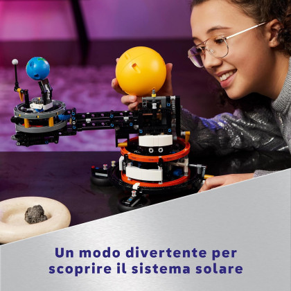 LEGO Technic 42179 - Pianeta Terra e Luna in orbita