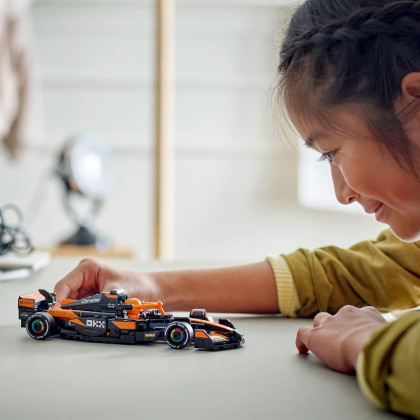 LEGO Speed Champions 77251 - Auto da corsa McLaren F1® Team MCL38